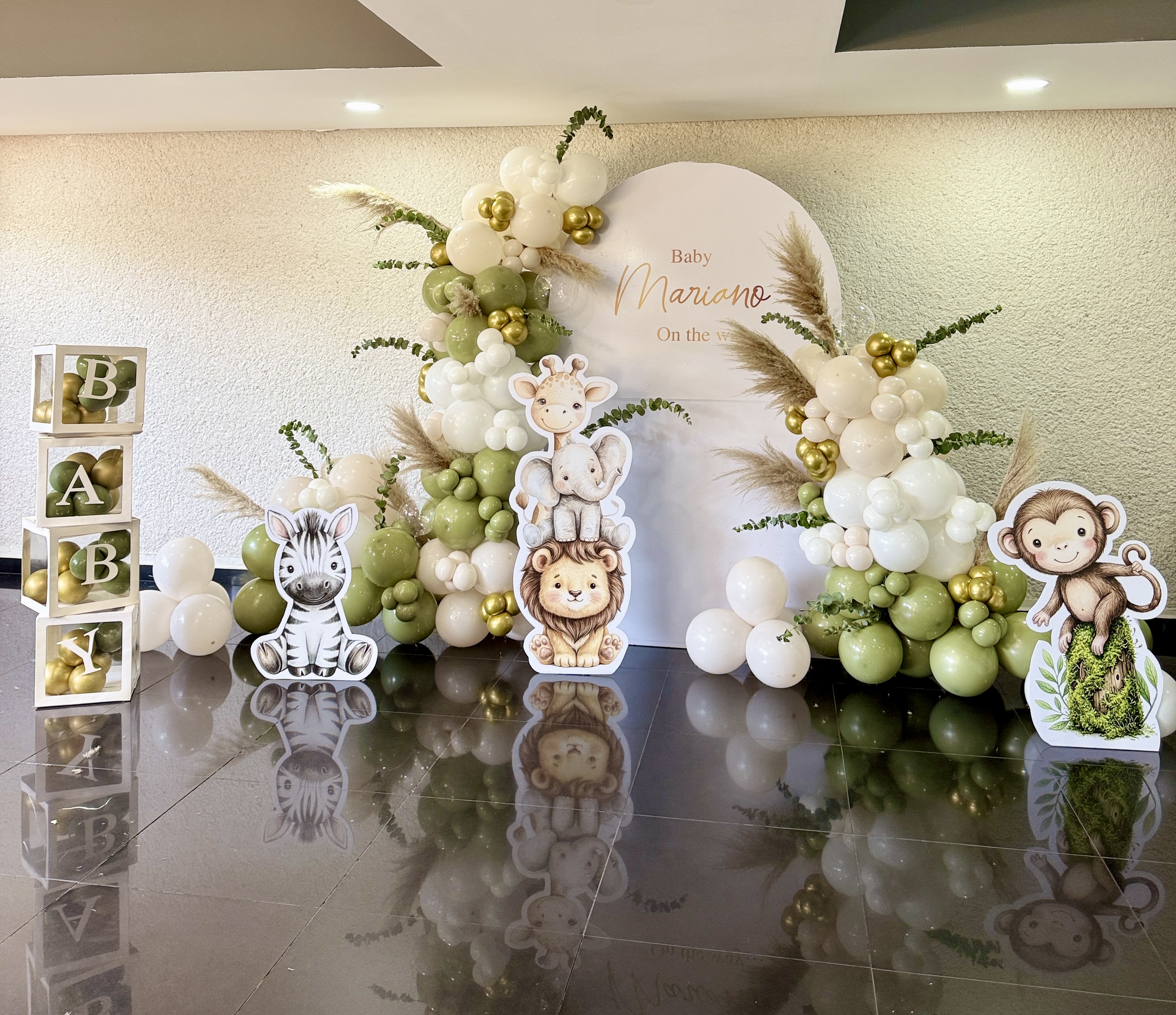 Baby shower con decoración de animales